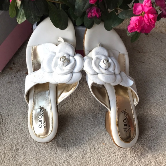 Very pretty pair of white euro soft slip on sandal - Picture 2 of 5